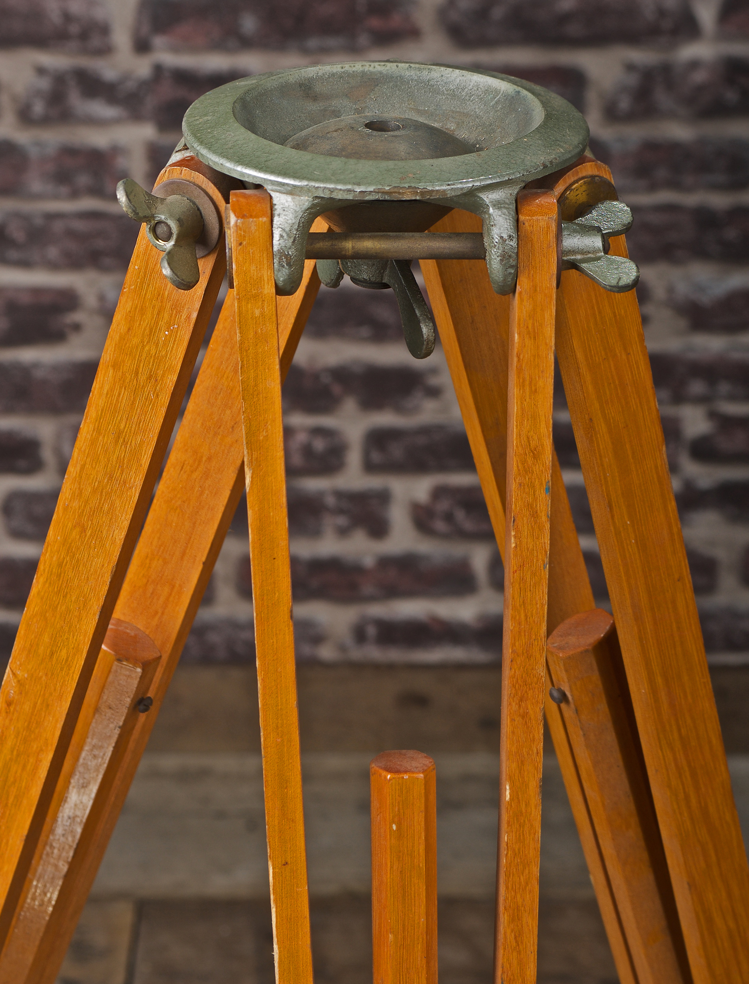 VINTAGE ADJUSTABLE TIMBER WITH DOME HEAD MOUNT TRIPOD